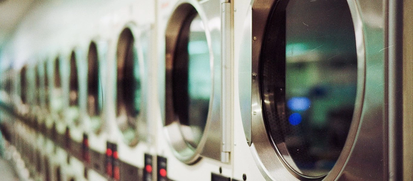 Βρετανία: Έφηβοι «σφήνωσαν» σε στεγνωτήριο σε εγκαταλελειμμένο χώρο πλυντηρίων